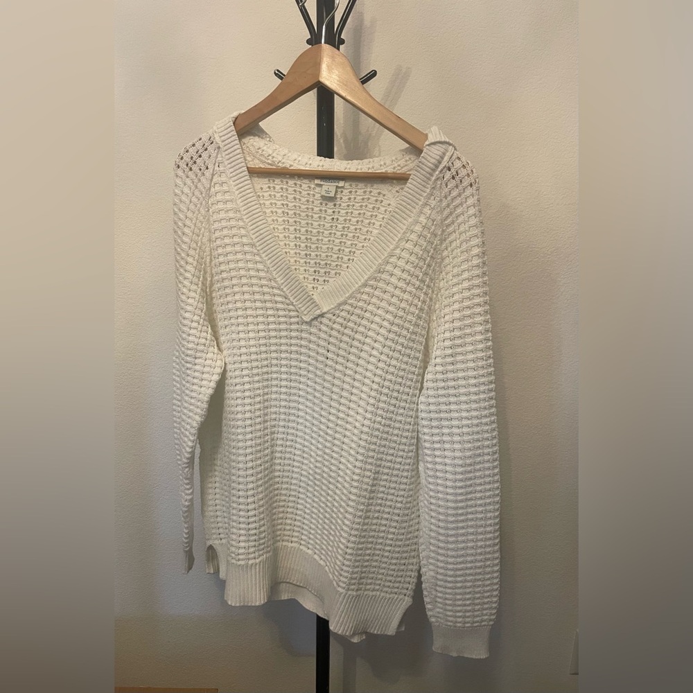 Sundance - Soft White V-Neck Hooded Sweater - Size large